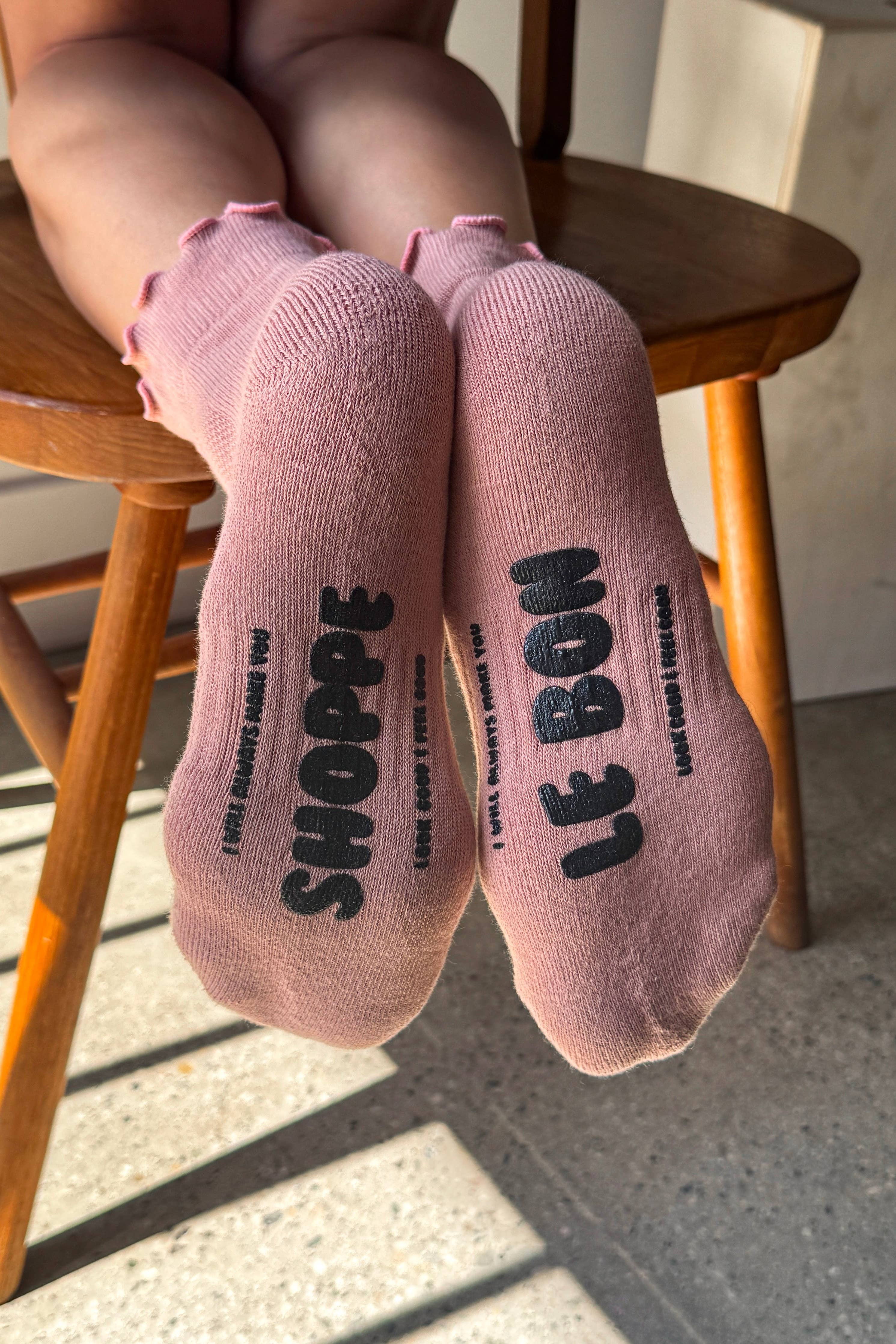 Ruffled Hugger Crew Socks (Wholesale): VINTAGE PINK / BLACK