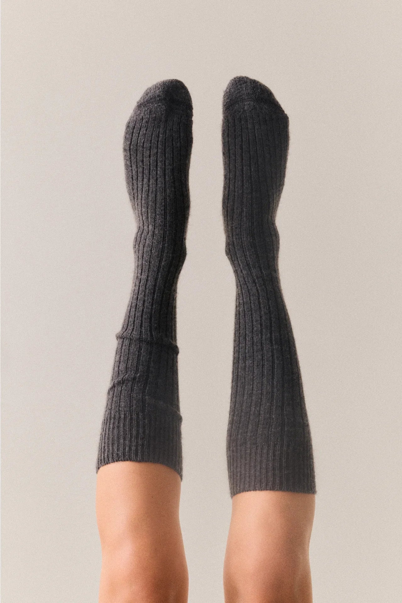Le Bon Shoppe ribbed wool knee-high socks in dark grey on model legs