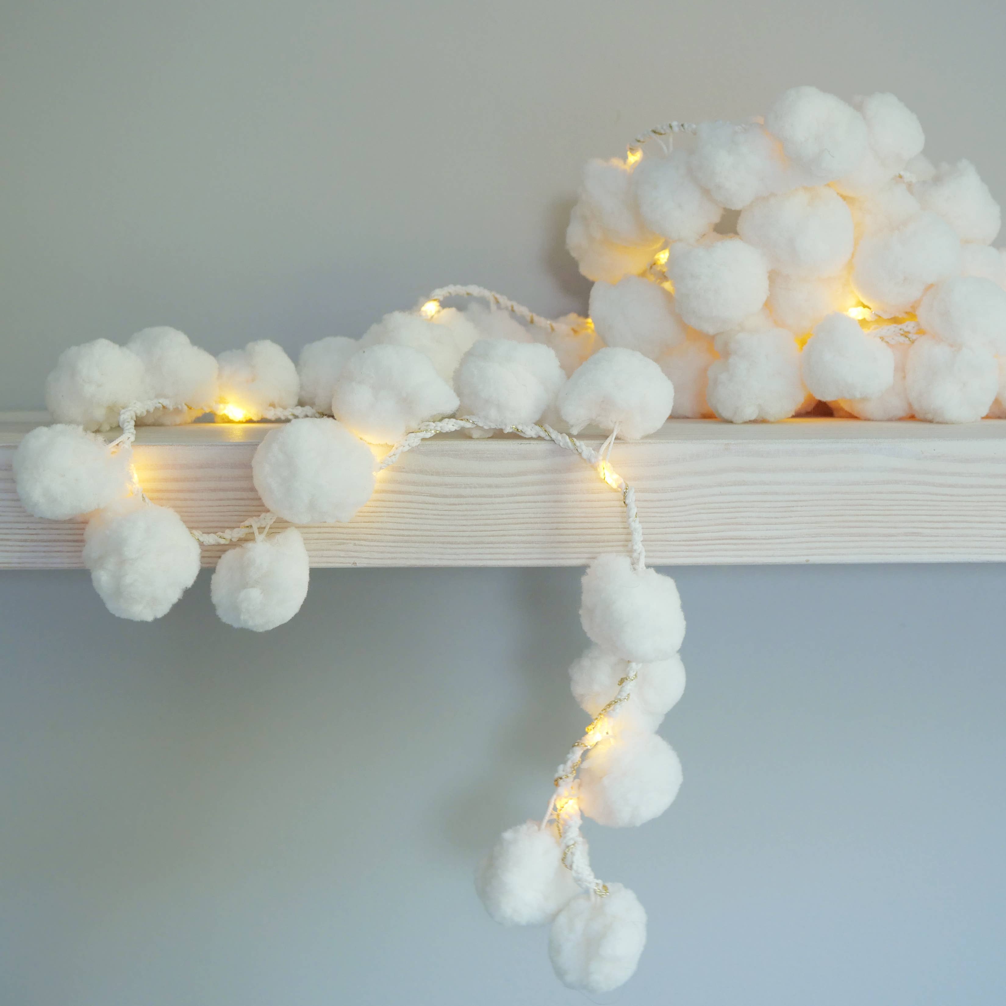 Giant Snowball Pom Pom Fairy Light String - Christmas: White