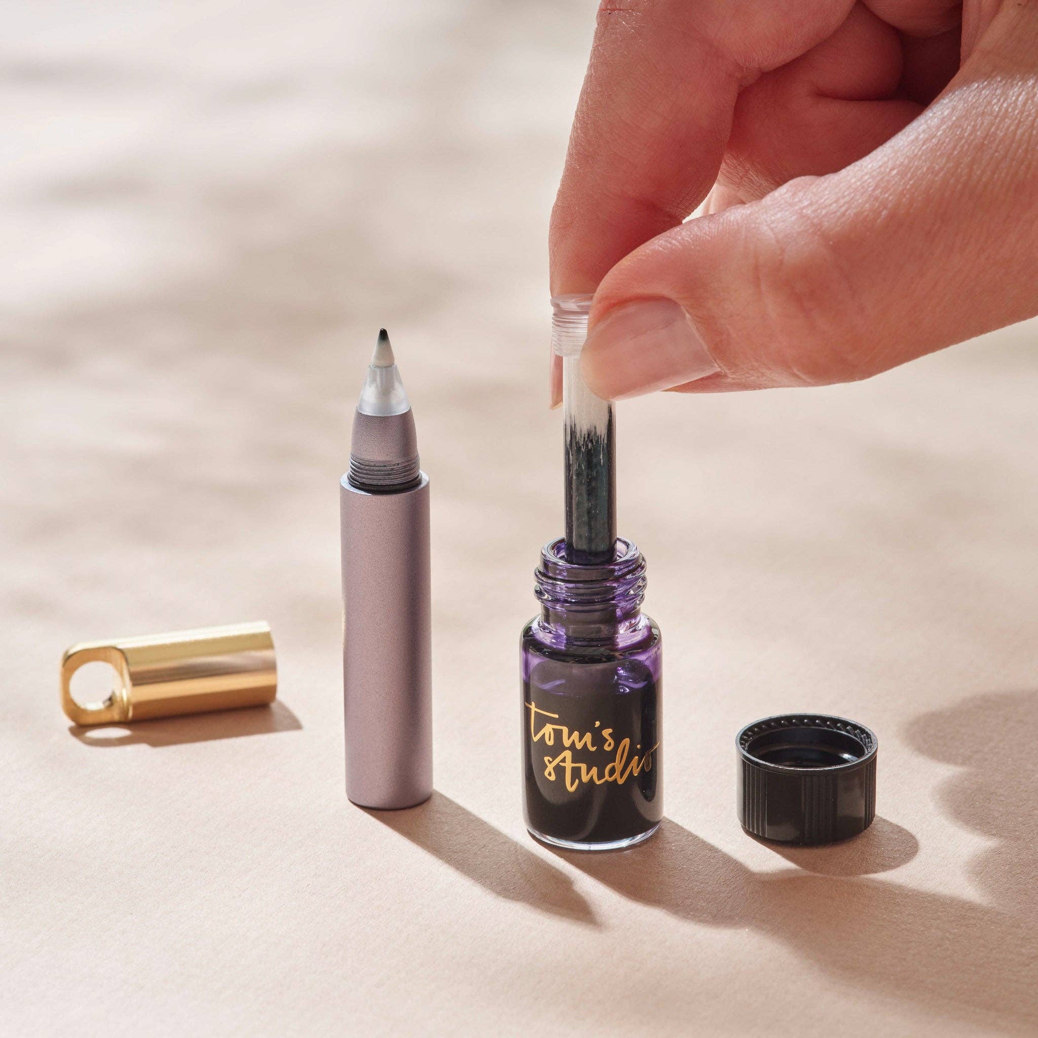 The Field Mouse – refillable travel pen: Ivy