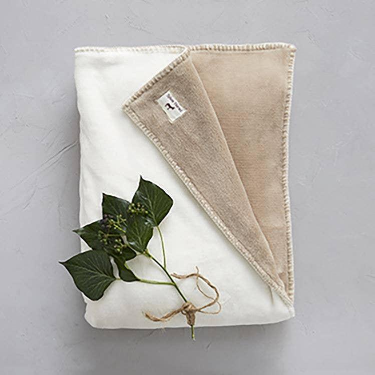 Nanadecor organic cotton beige and white blanket on gray background