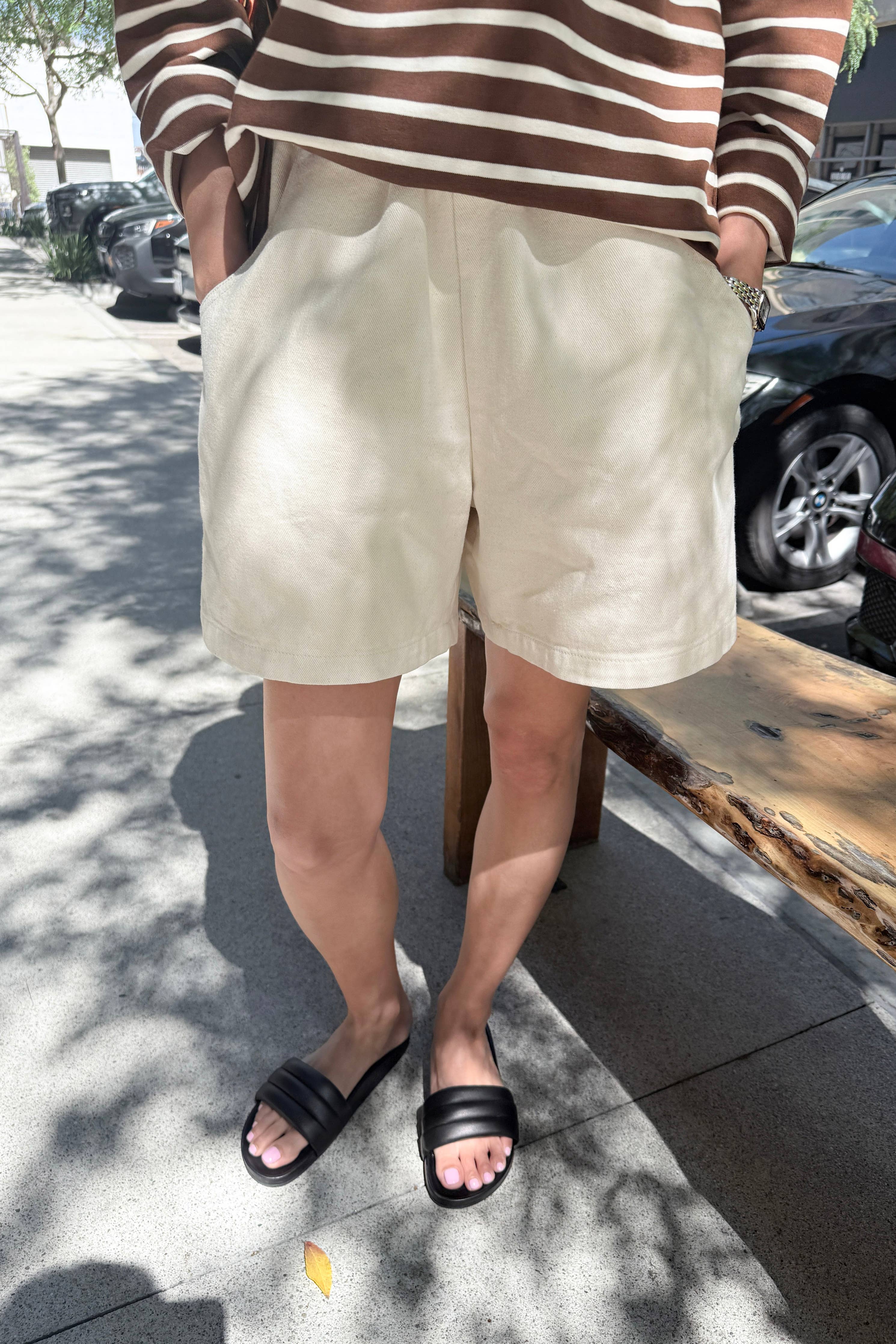 City Shorts in Naturel — Le Bon Shoppe