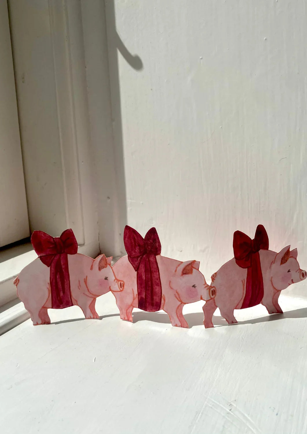 LouLou Baker paper pigs garland with red bows, premium illustrated pink decoration