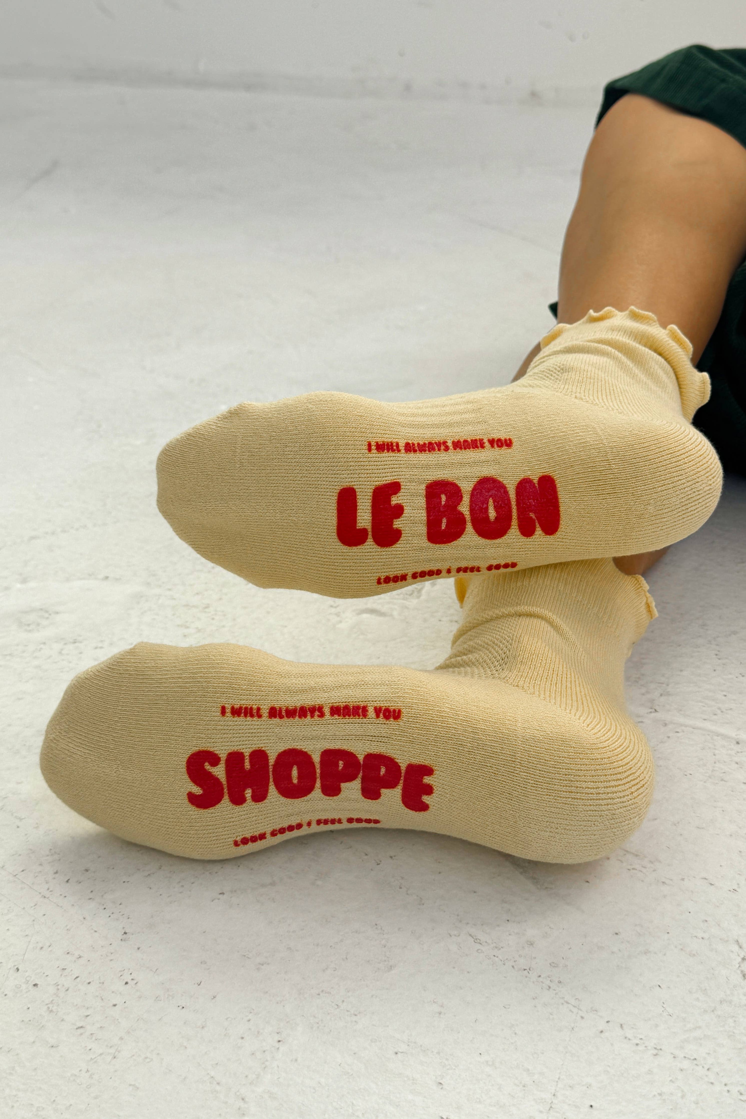 Ruffled Hugger Crew Socks Banana Cream/ Red - Le Bon Shoppe