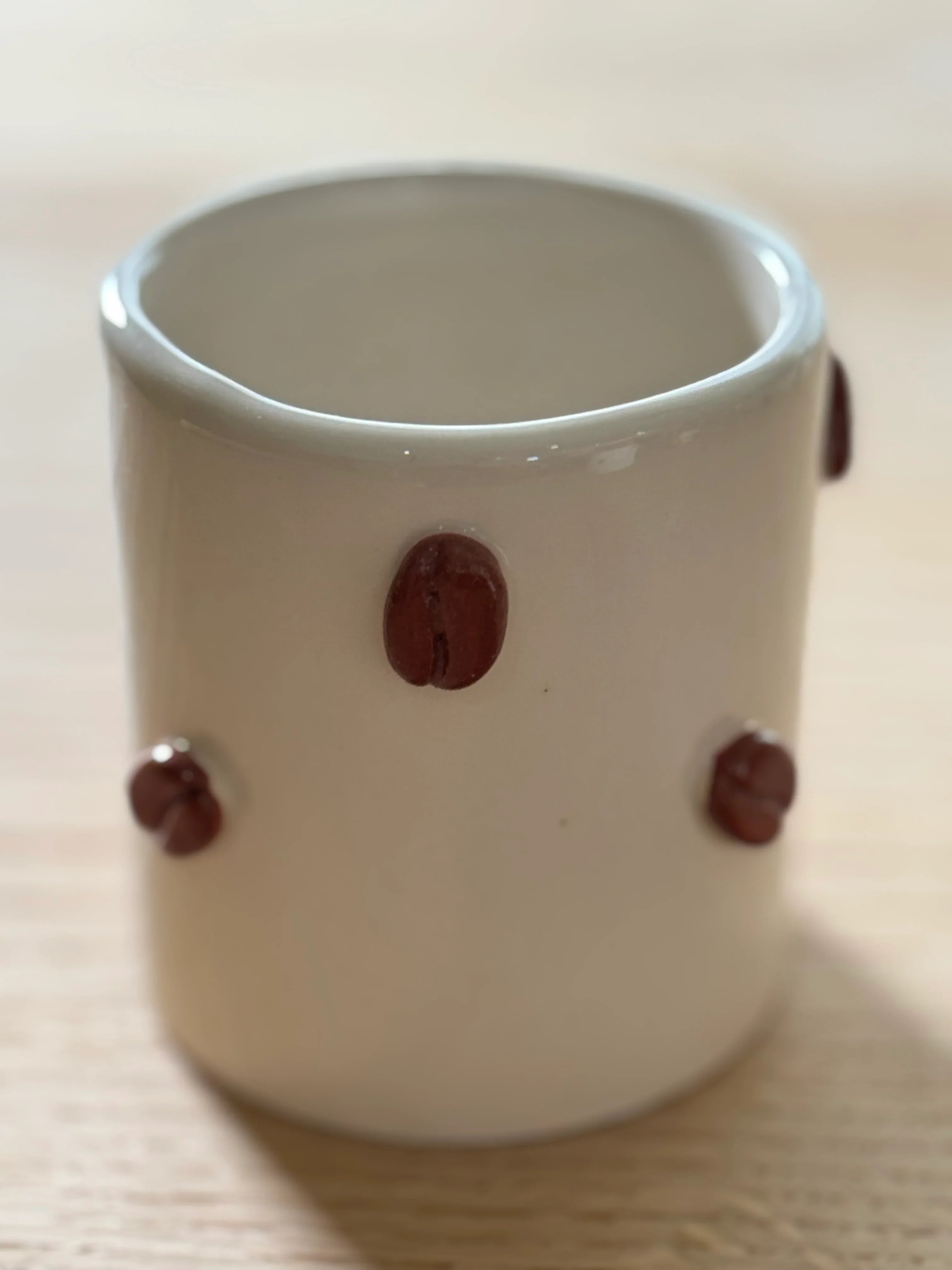Barro Studio ceramic mug with brown coffee bean accents, white clay finish, premium design