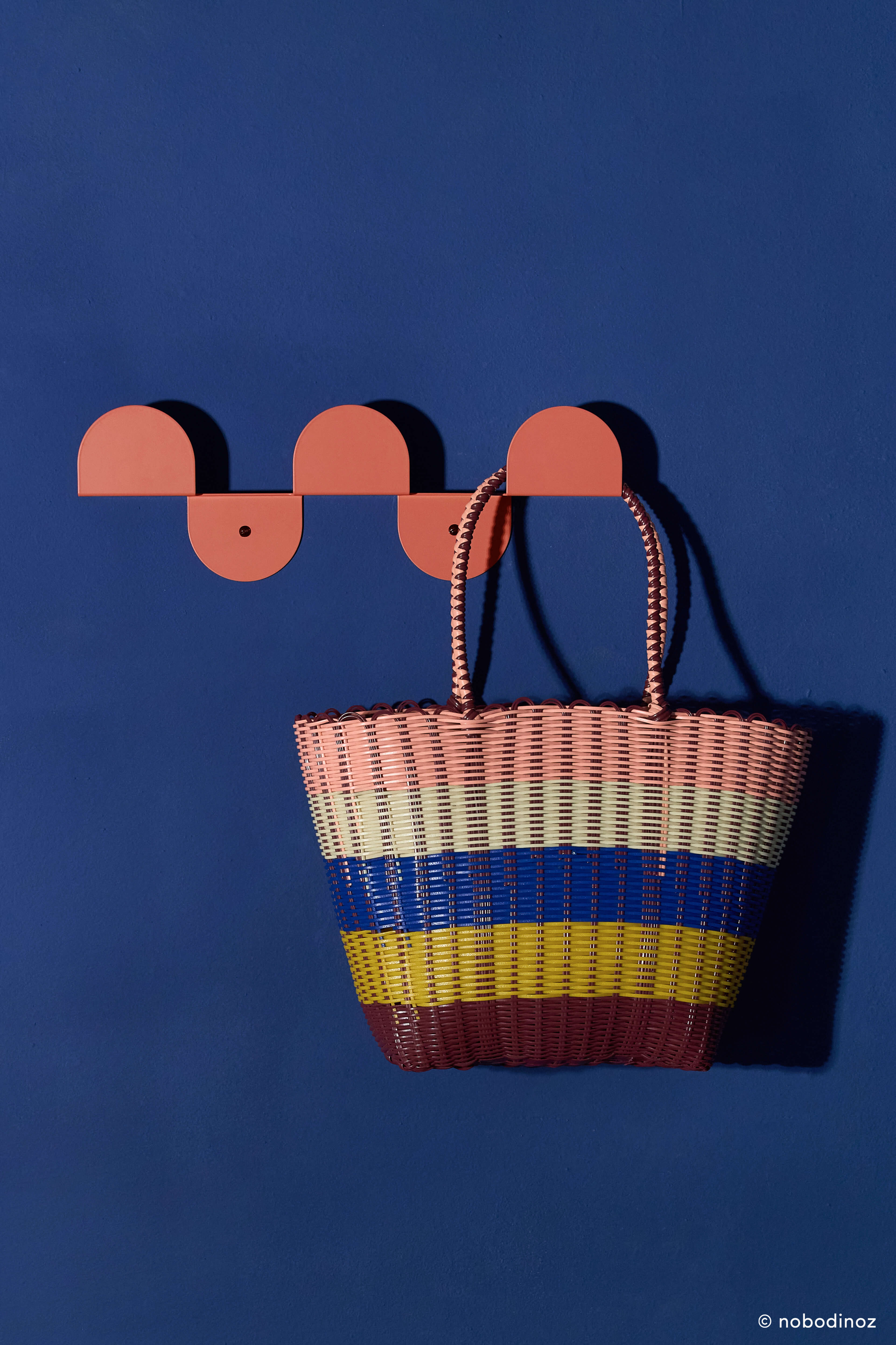 Lacquered steel wall coat rack