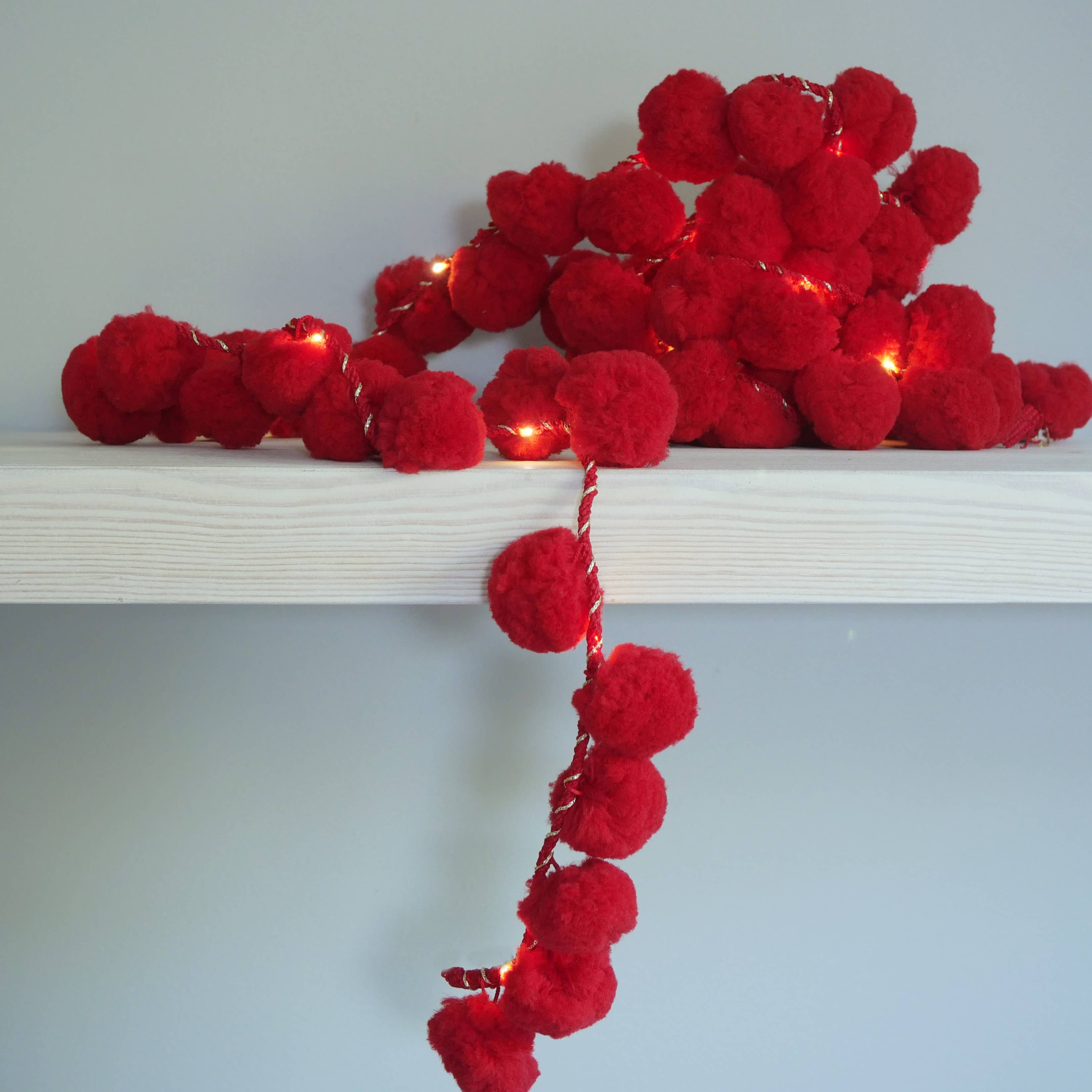 Giant Snowball Pom Pom Fairy Light String - Christmas: White