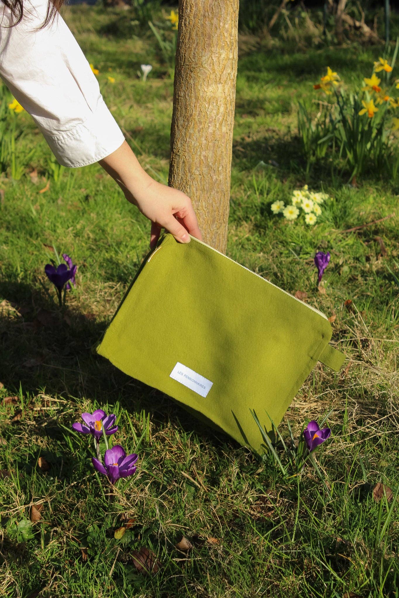 Les Pensionnaires Toiletry Bag in Moss Green