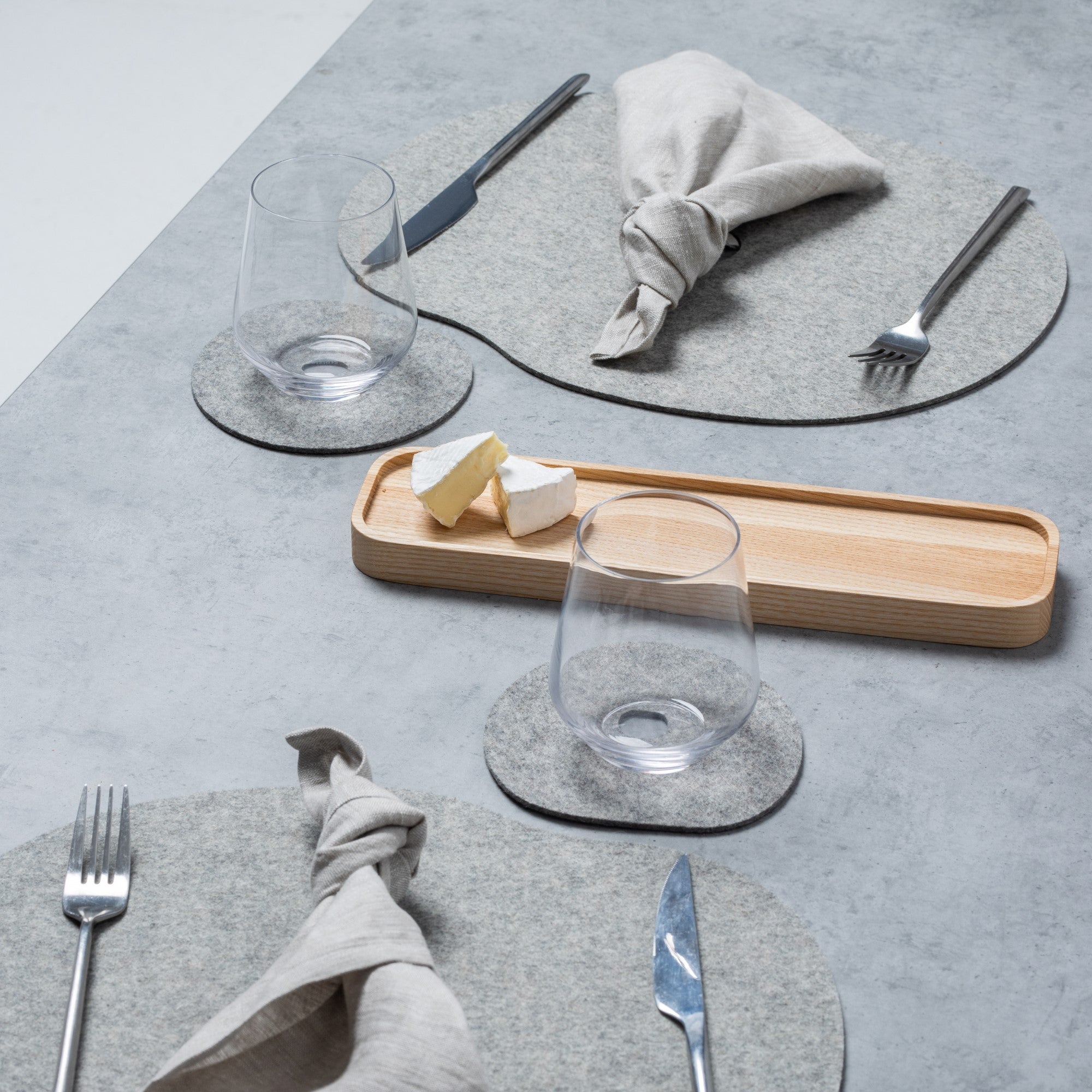 Wool felt placemats | Grey or black