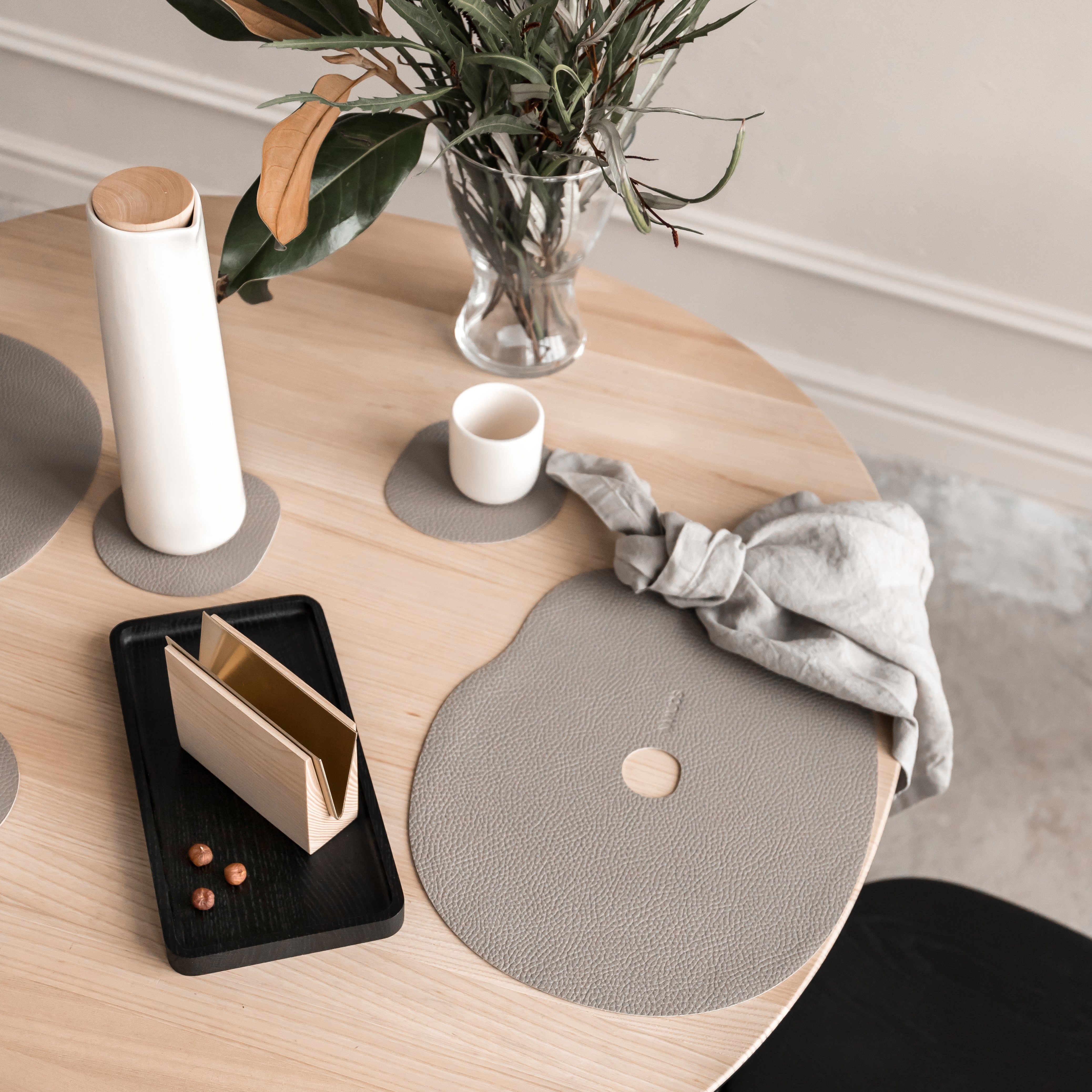 Leather placemat and coaster, beige