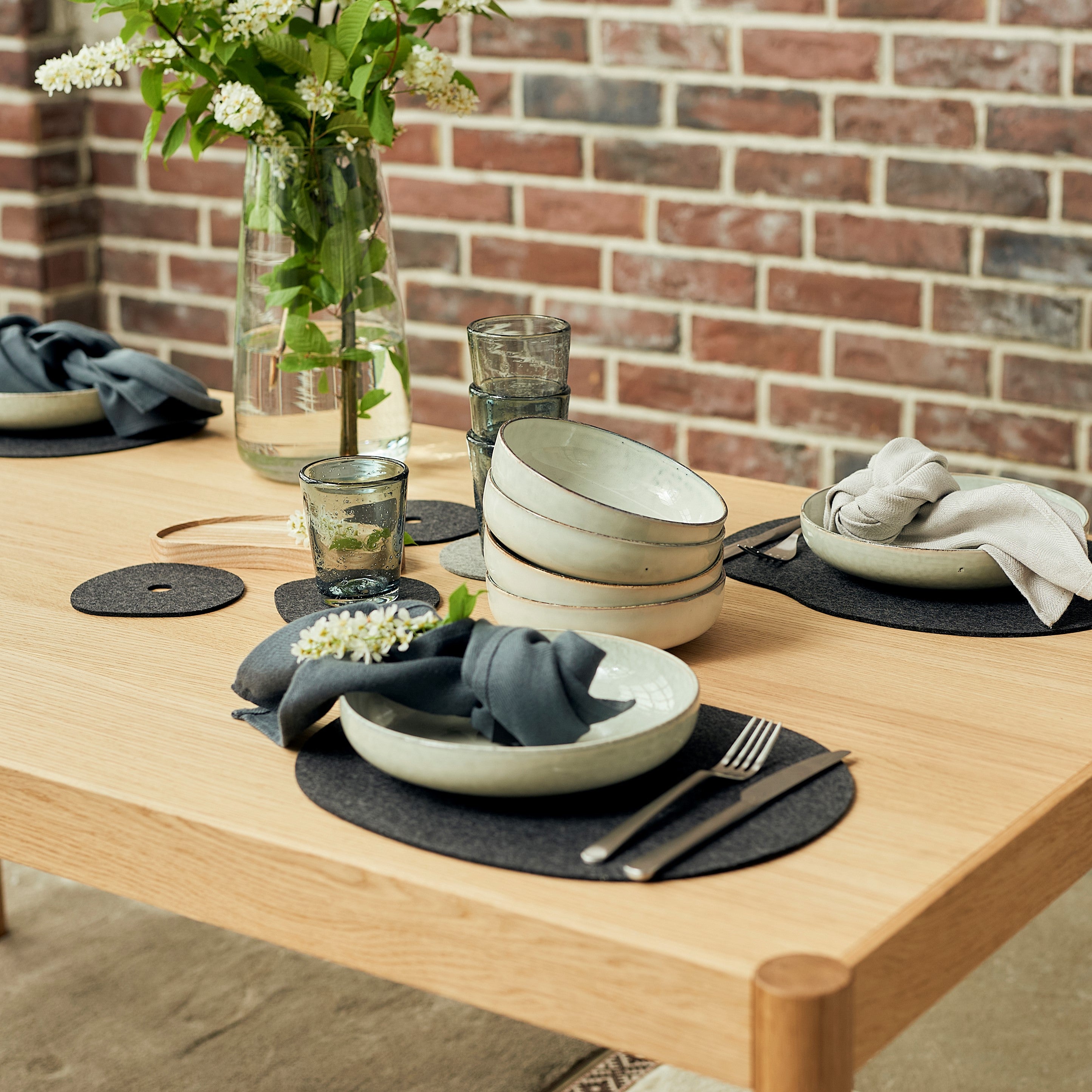 Wool felt placemats | Grey or black