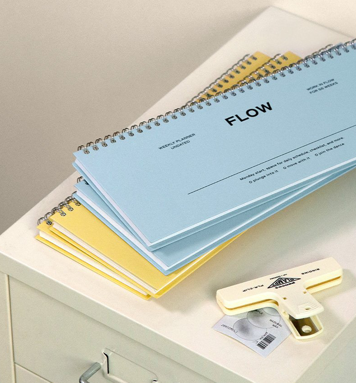 Iconic Flow Weekly Undated Planner: Soft Blue