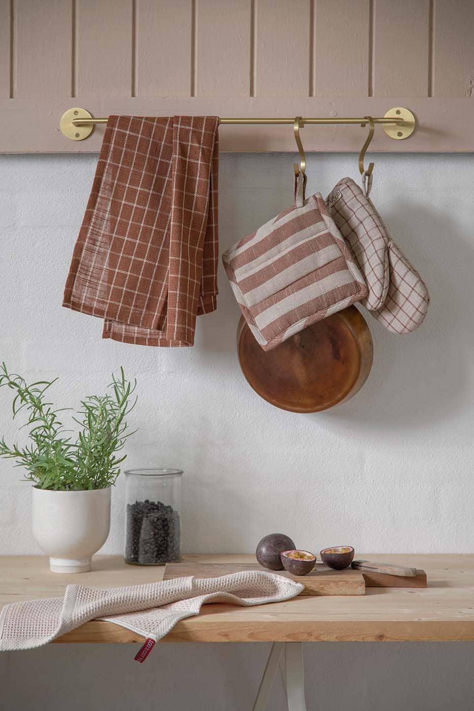 Nordic Pot Holders - Sand/Brown Checkered