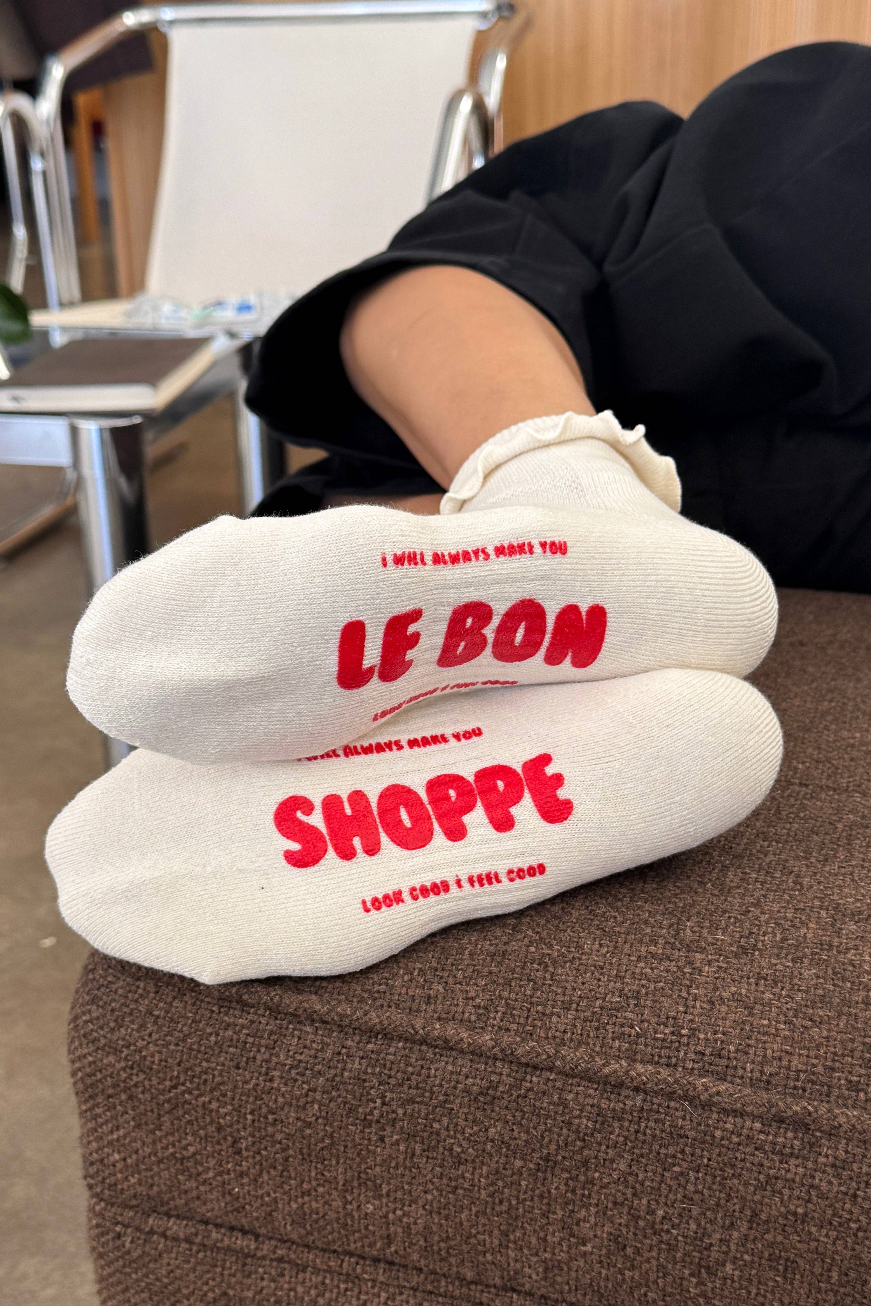 Ruffled Hugger Crew Socks Vanilla / Red - Le Bon Shoppe