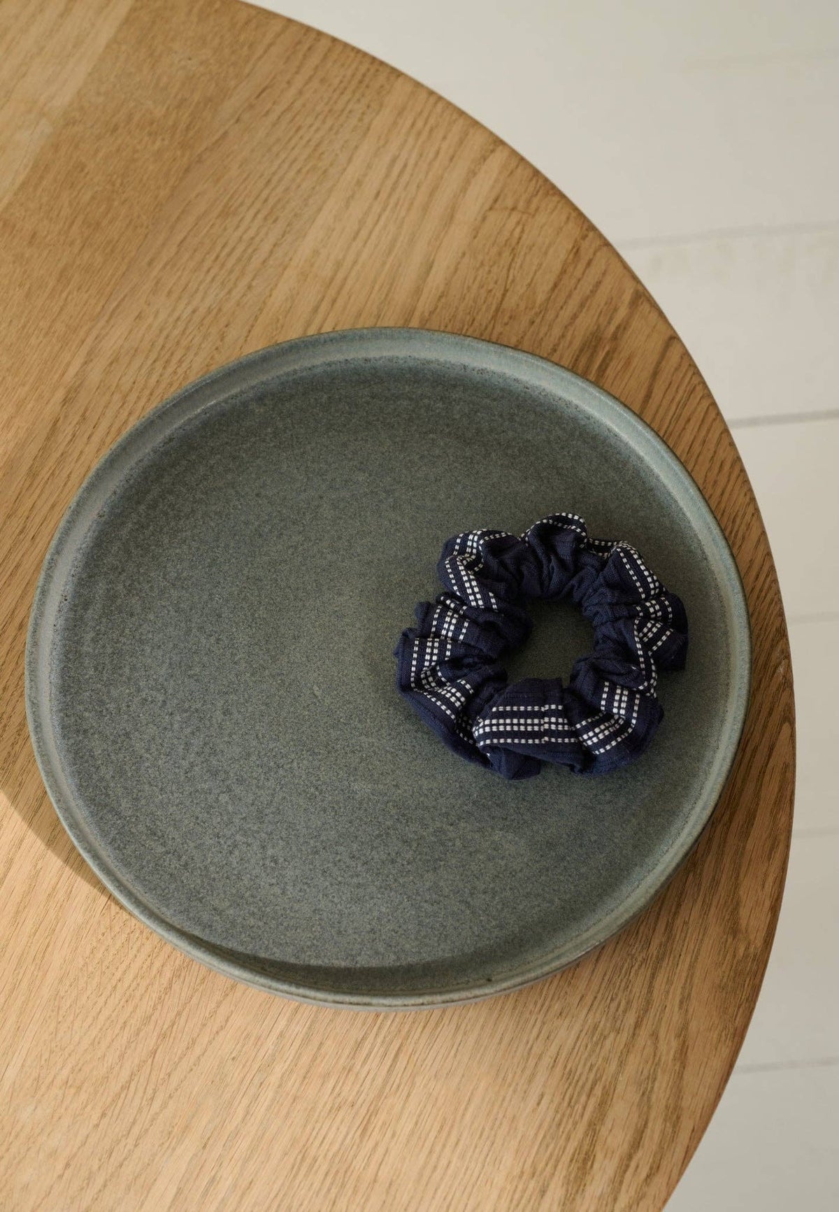 Less waste scrunchie: Dark navy / white / One Size
