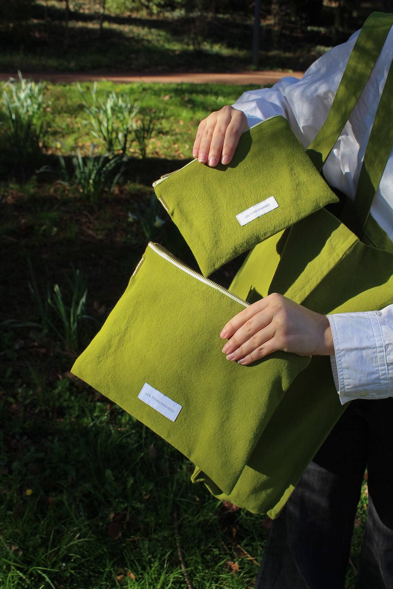 Les Pensionnaires Large Pouch in Moss Green