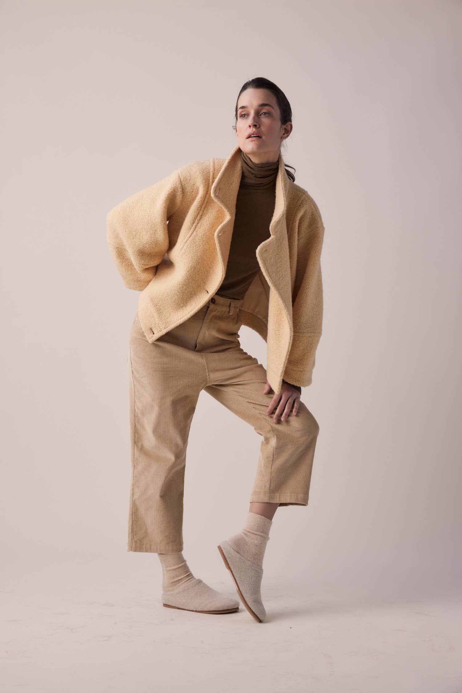 Cropped corduroy baggy pants: Dark beige / 97% Cotton 3% Spandex / Small