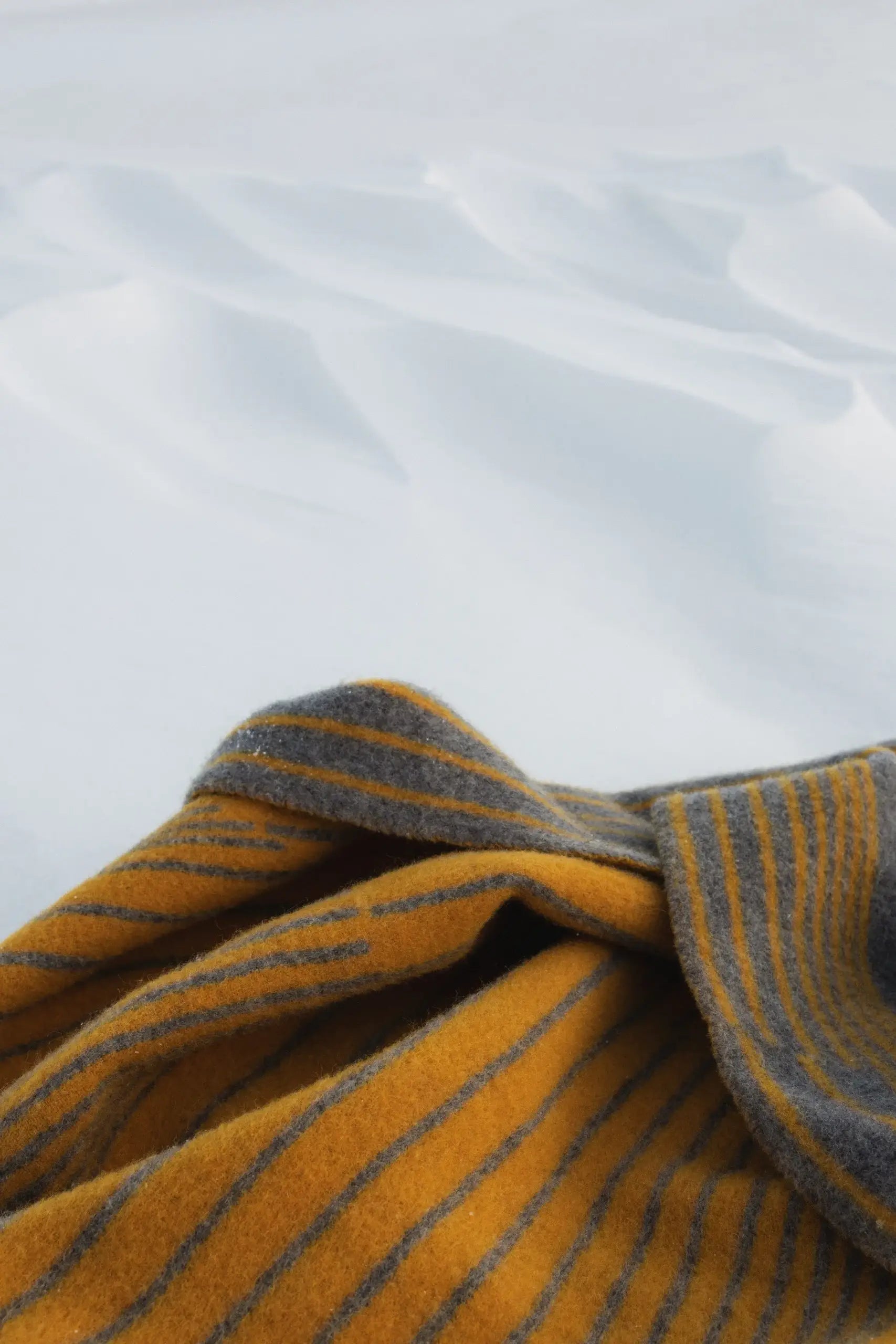Aurora Wool Blanket — Grey-White