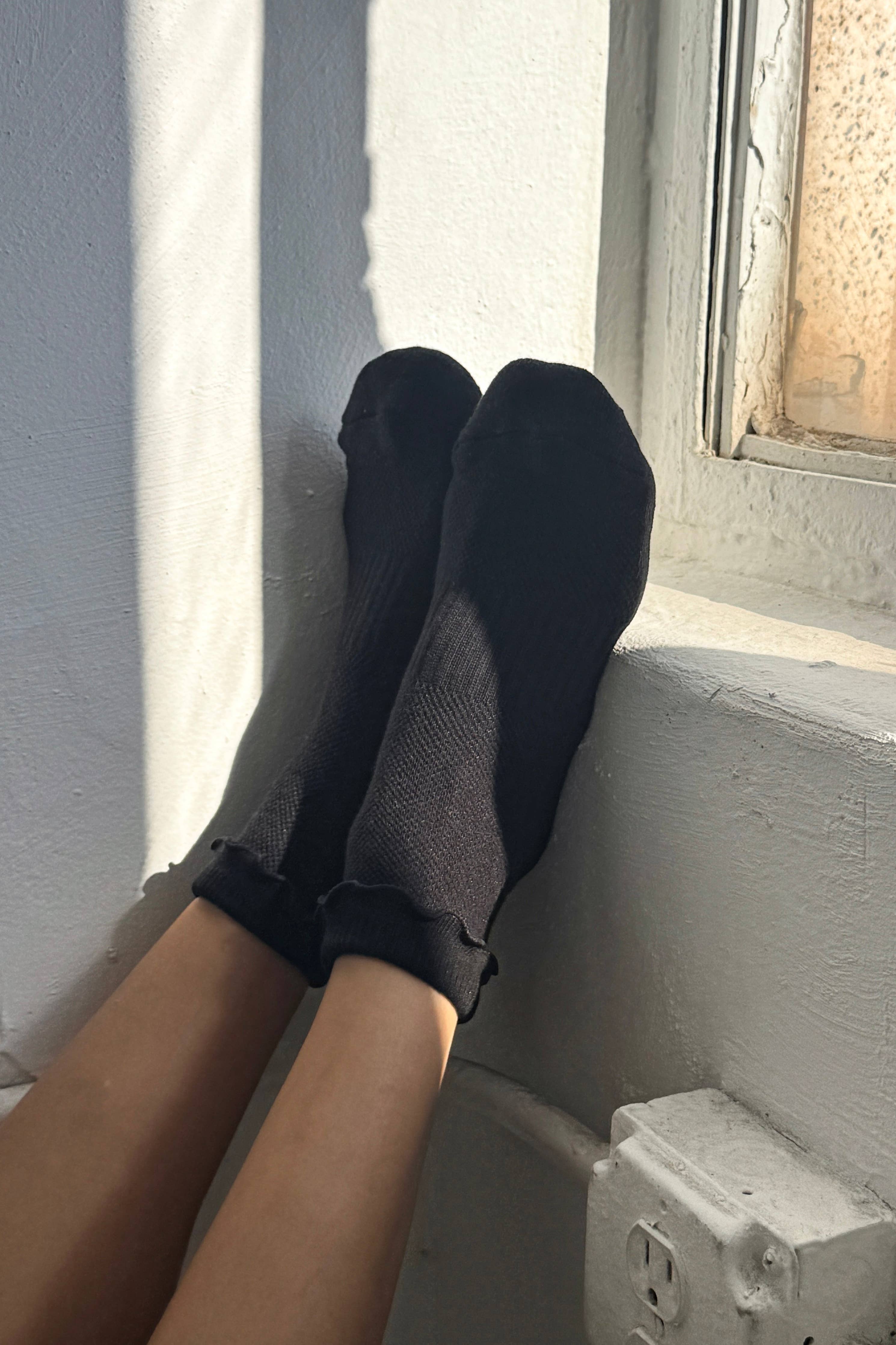 Ruffled Hugger Crew Socks  (Wholesale): BLACK / BLACK
