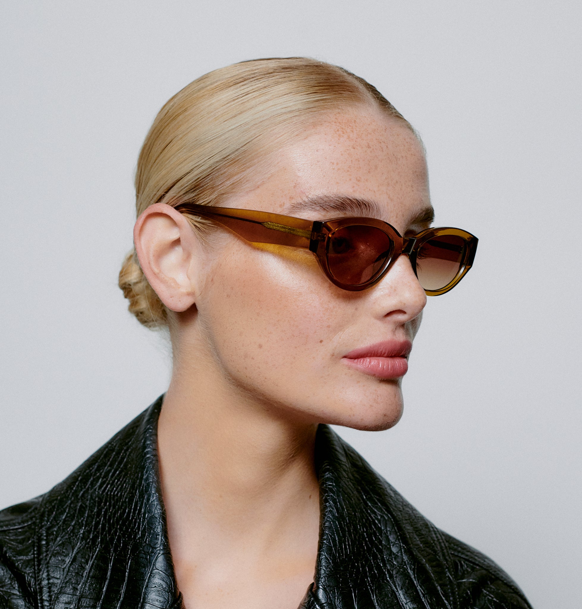 Winnie Sunglasses in Smoke Transparent — A. Kjærbede