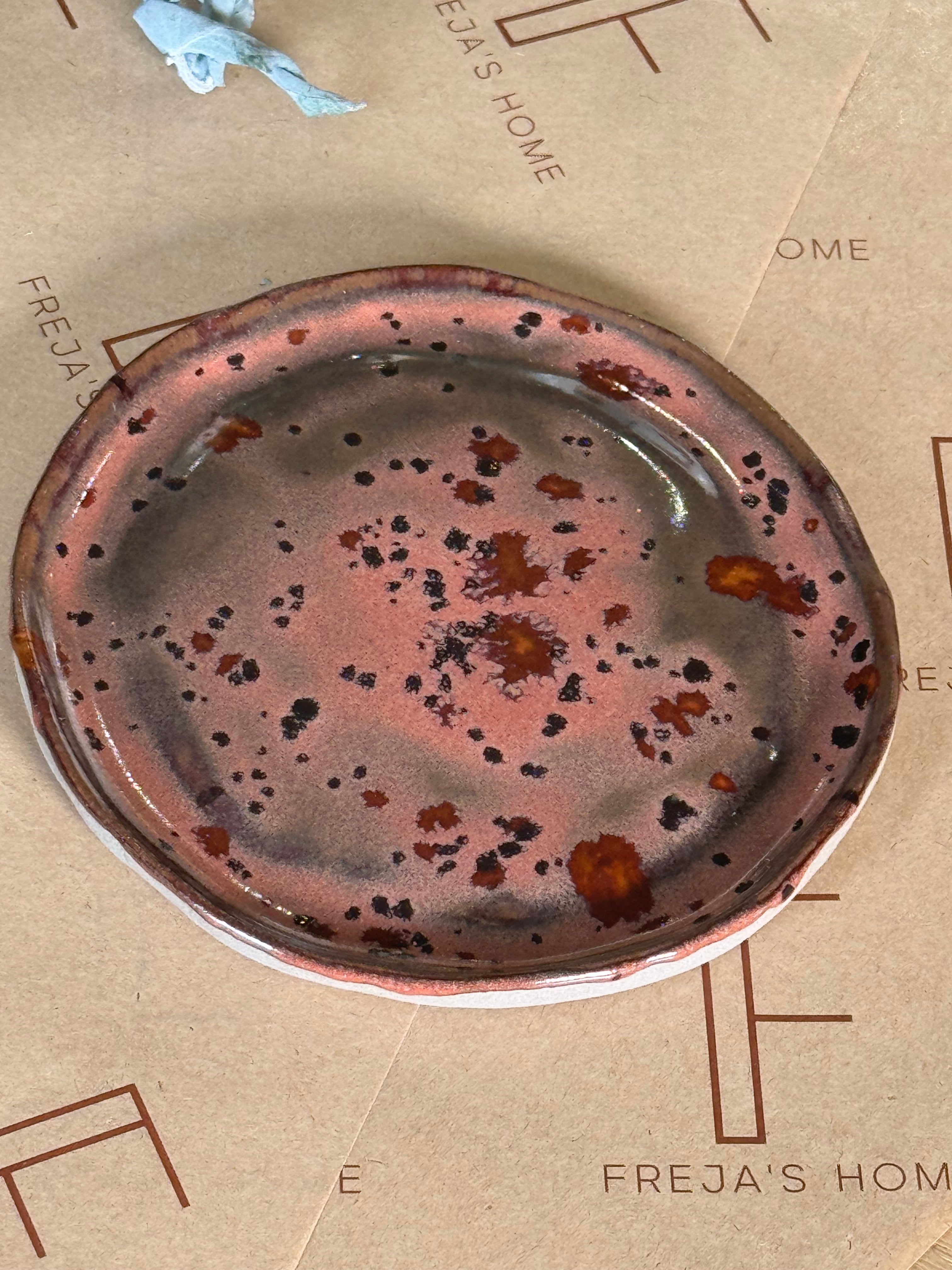 Small serving plate: Speckled Burgundy / Grey Stone Ware- by Studio ÜM