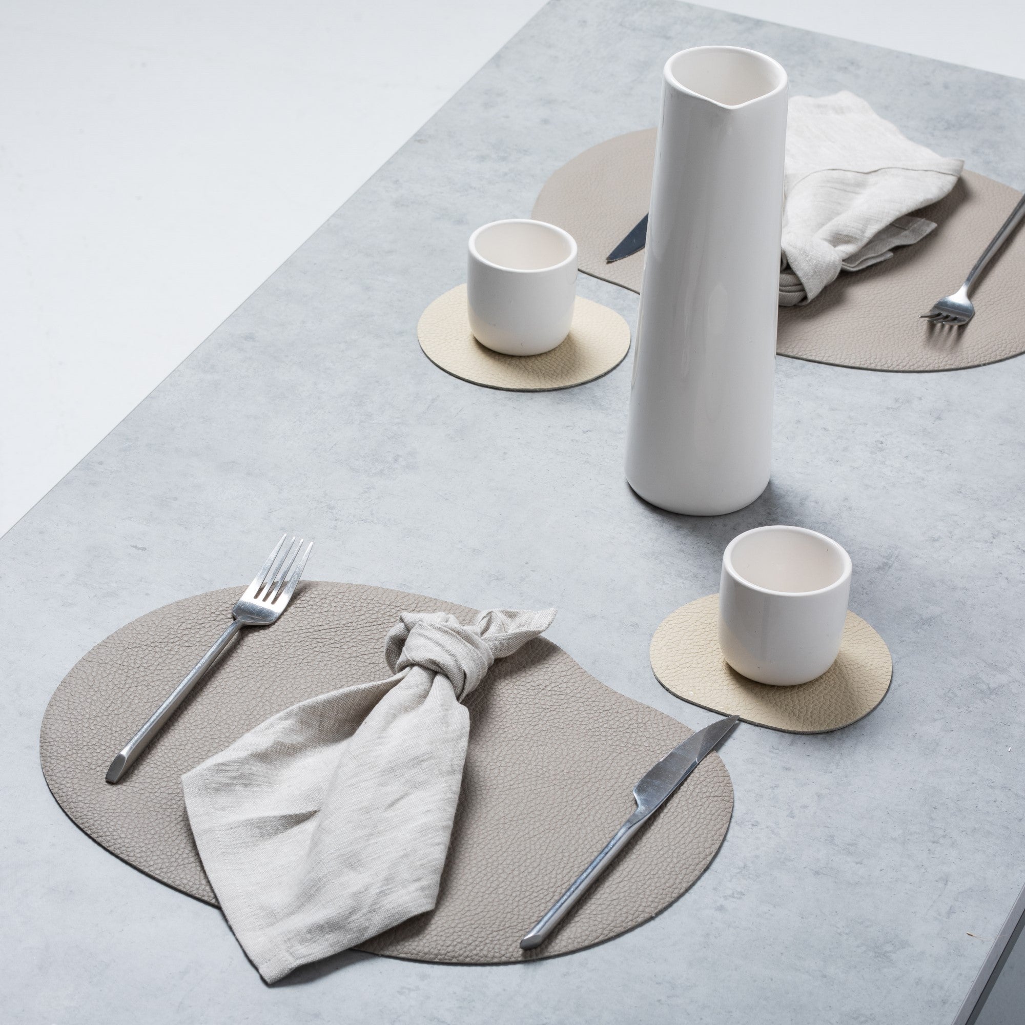 Leather placemat and coaster, beige