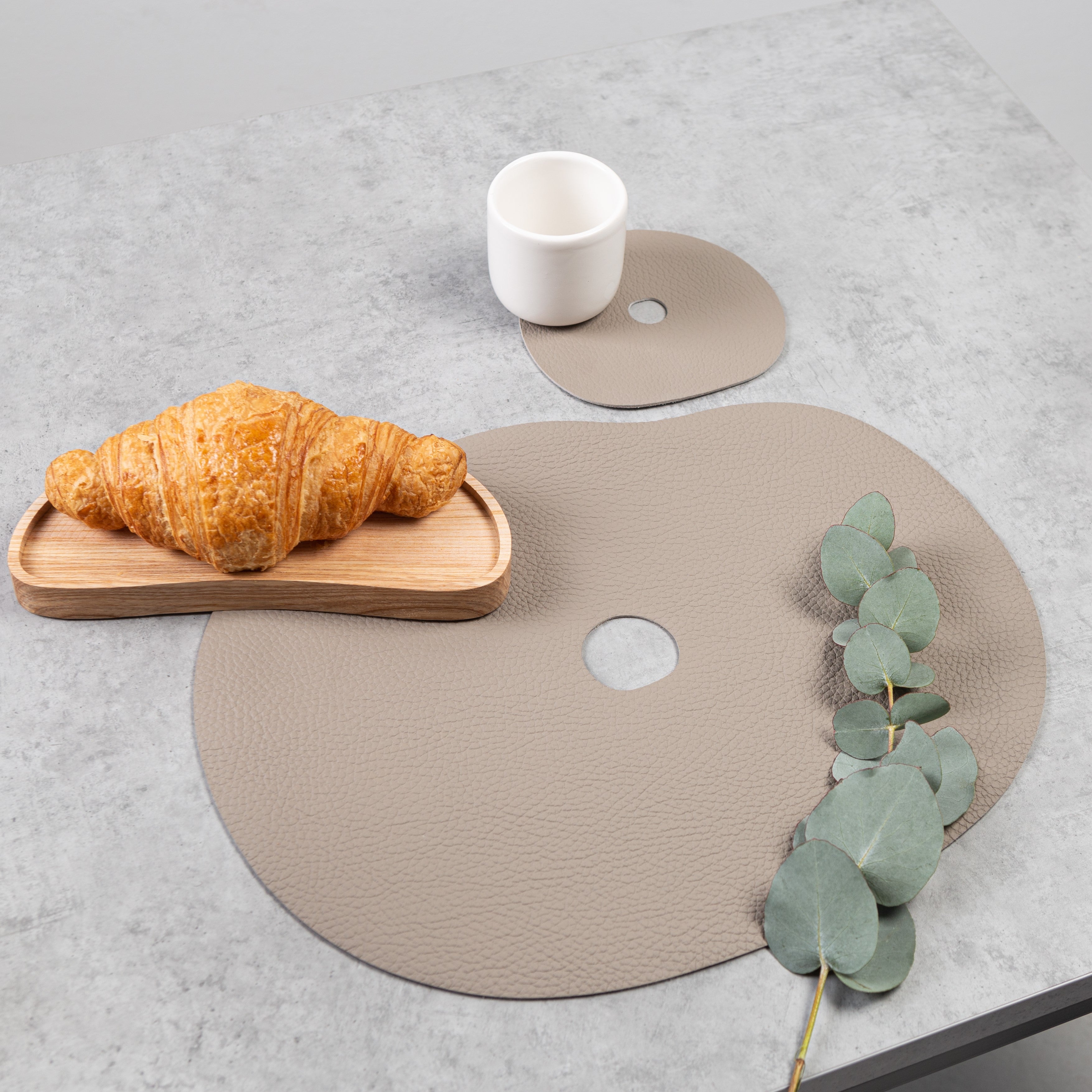 Leather placemat and coaster, beige