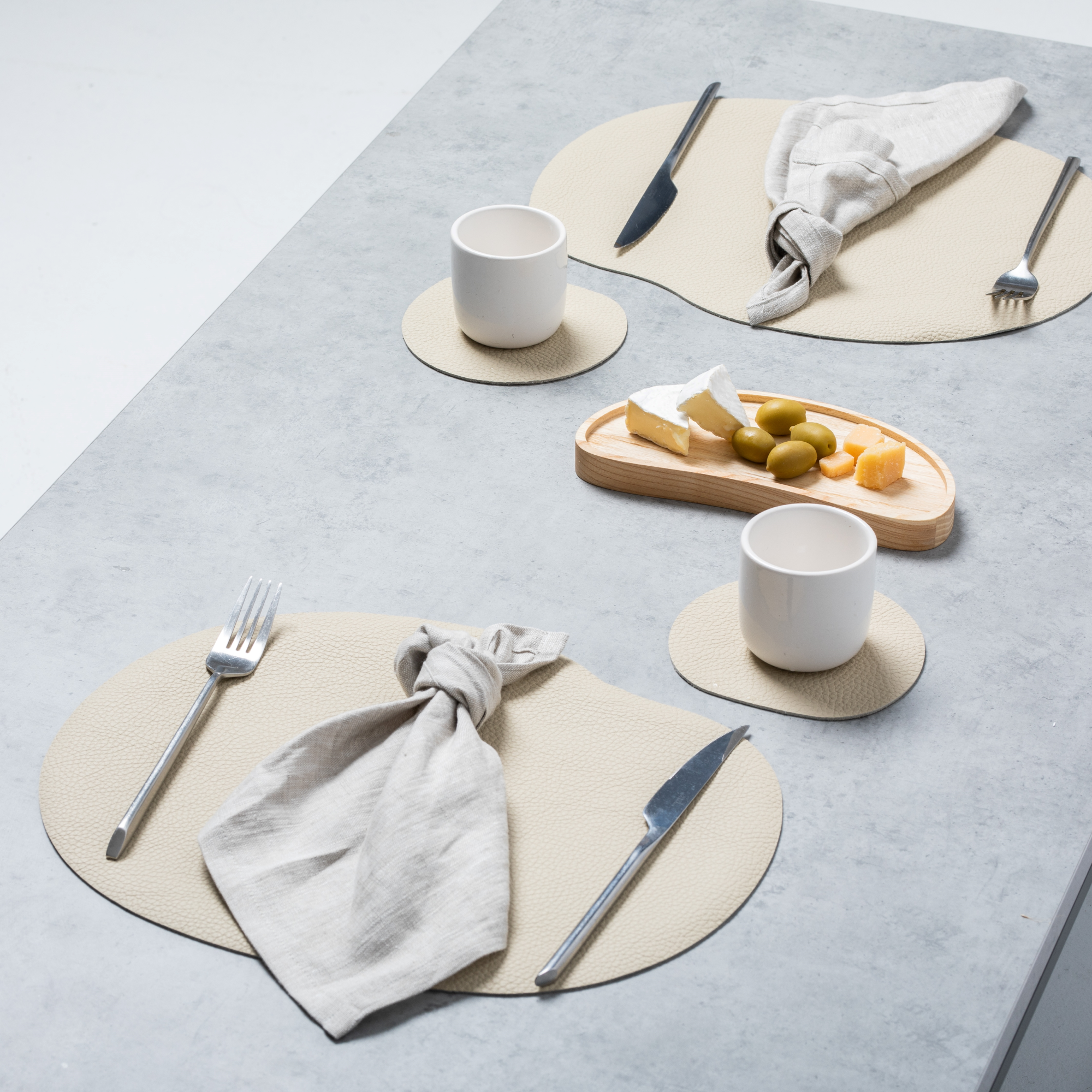 Leather placemat and coaster, ivory