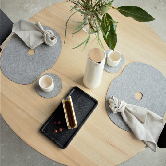 Wool felt placemats | Grey or black