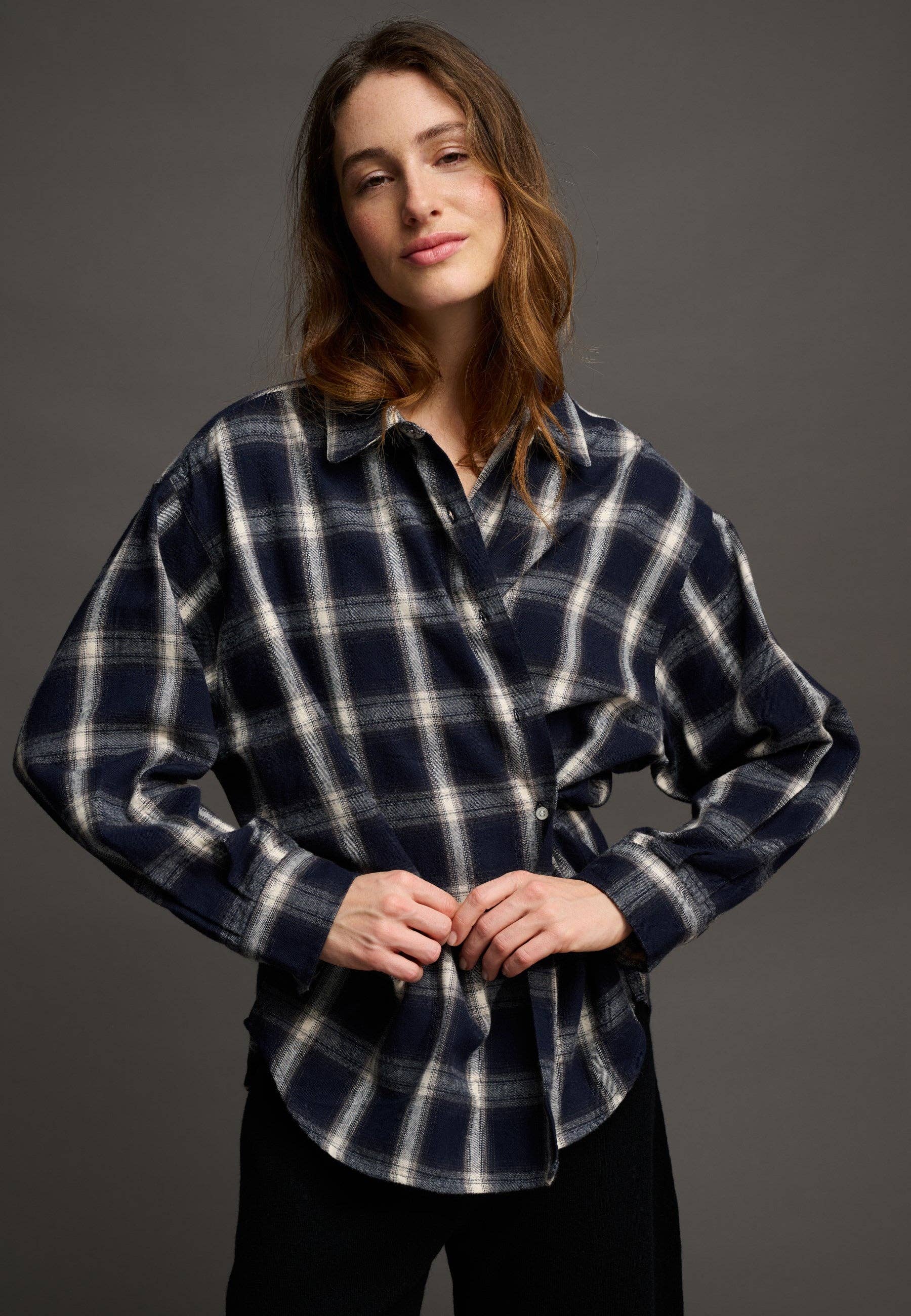 Two shirt check: Dark navy / grey / ecru / S