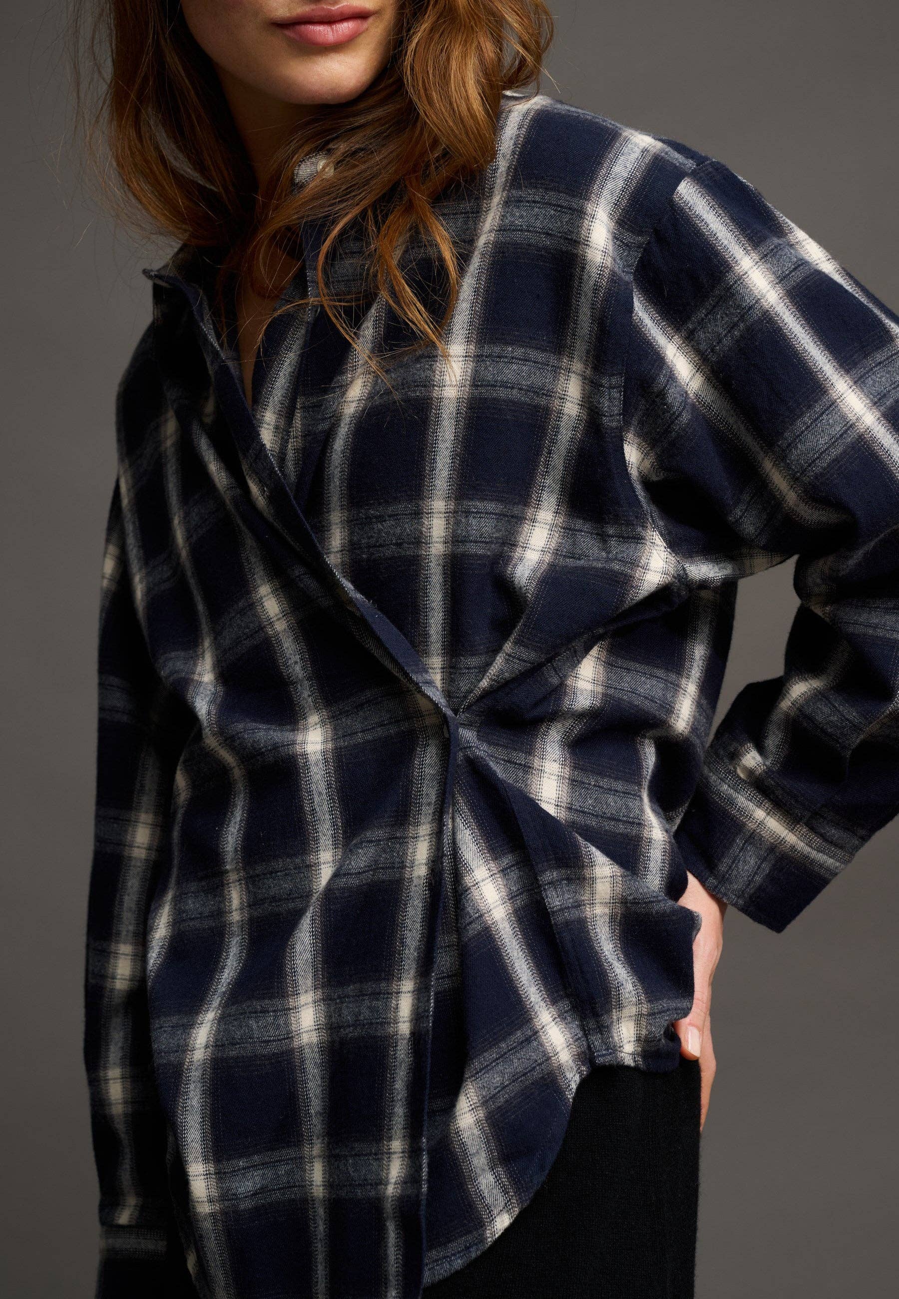 Two shirt check: Dark navy / grey / ecru / L