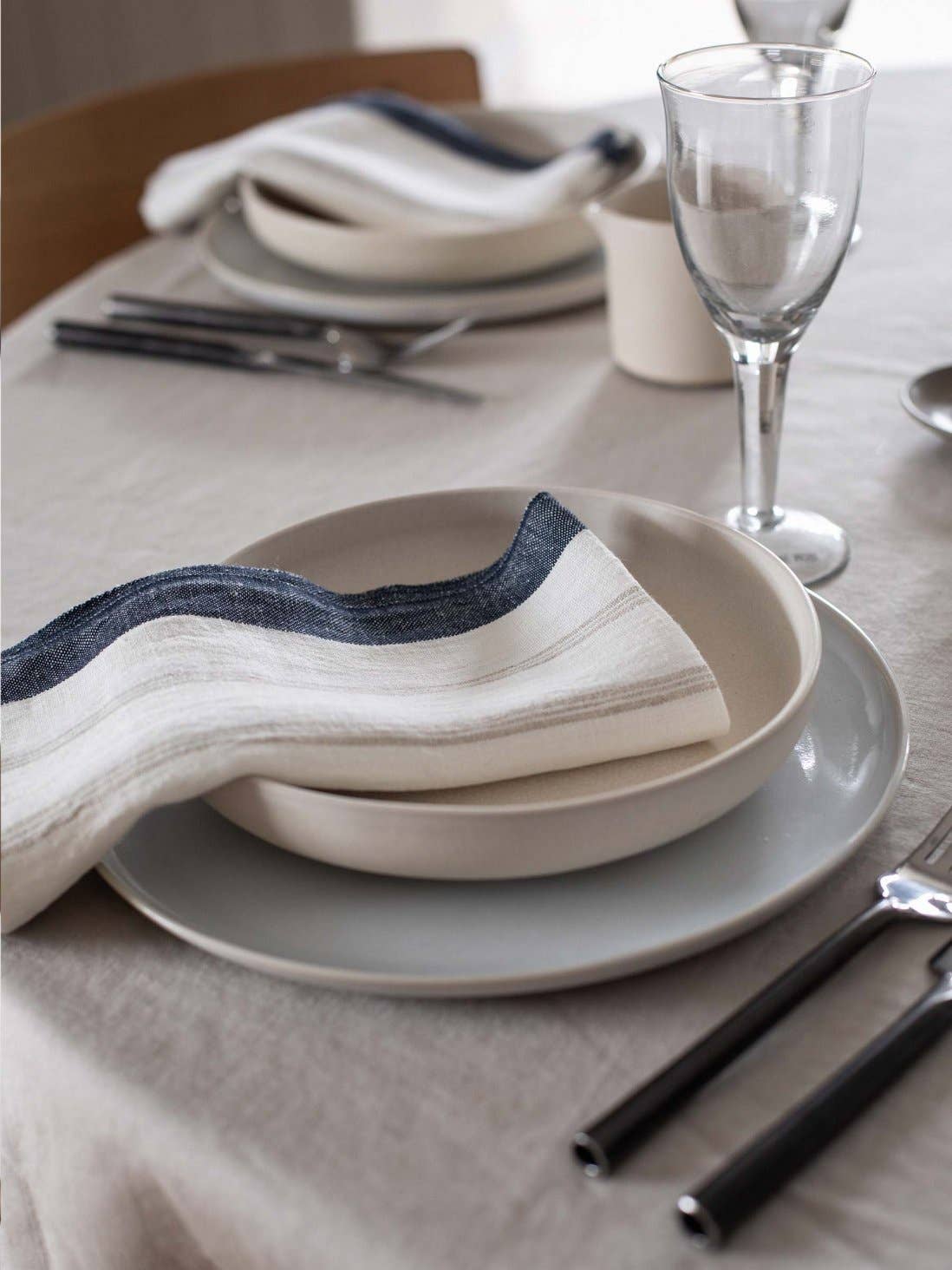 Maya napkin - 100% linen: Navy Stripe